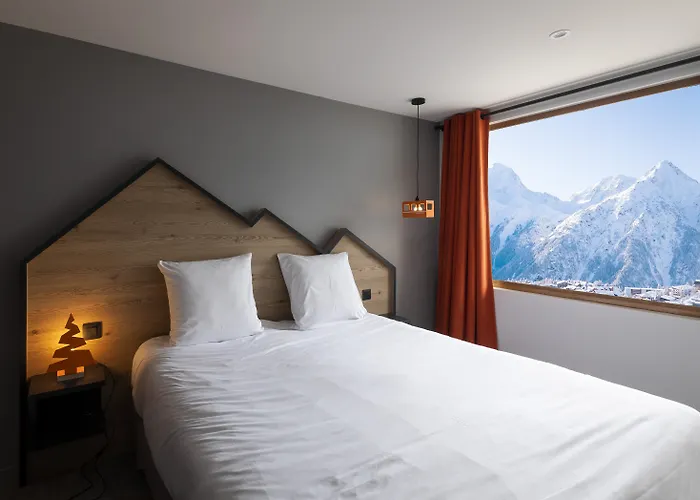 Отель Base Camp - Les 2 Alpes 3*